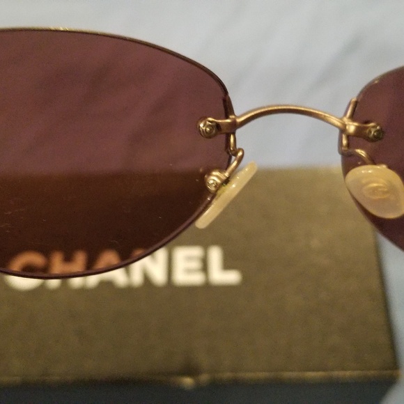 Authentic Chanel sunglass - Picture 3 of 8